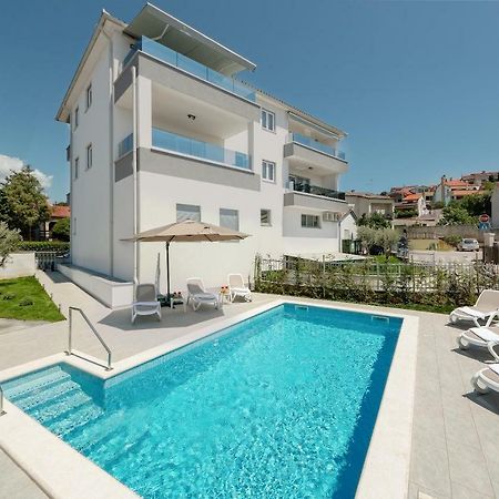 Viras Luxury Holiday プーラ エクステリア 写真